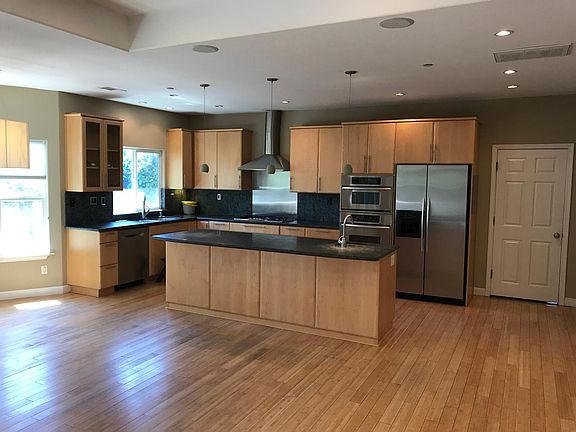 2nd image of 947 Arlington Ct