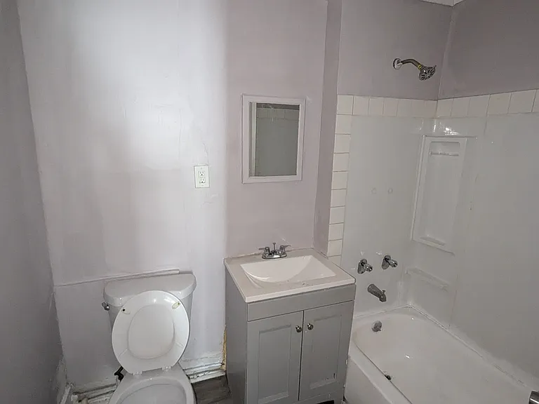 94 Brook St — Photo 5