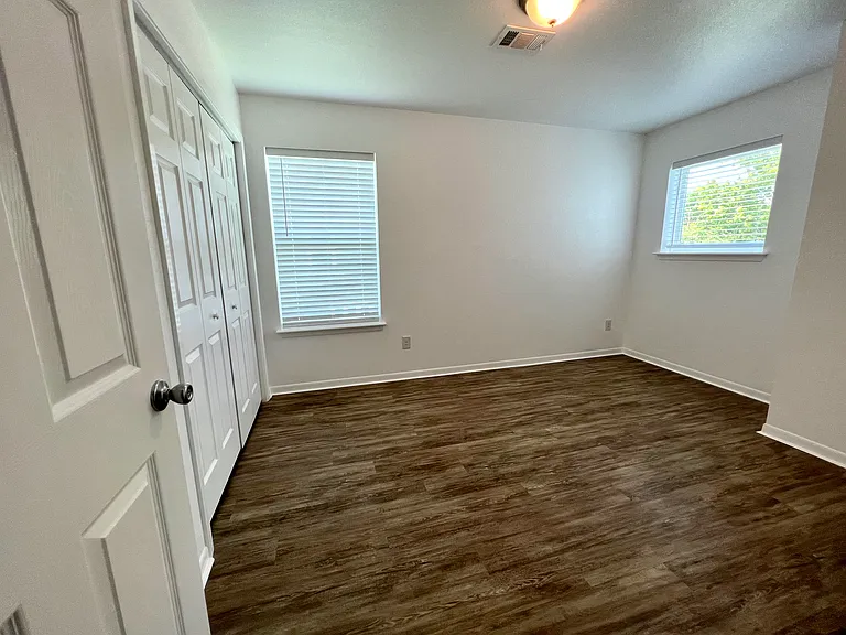 1014 E Fannin St — Photo 12