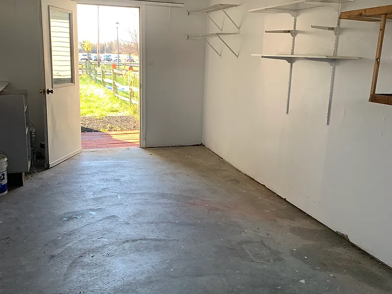 203 Academy Ln — Photo 30