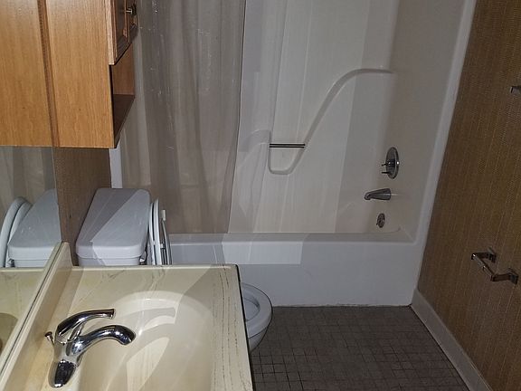 5th image of 3907 Buttercup Dr SW APT 7