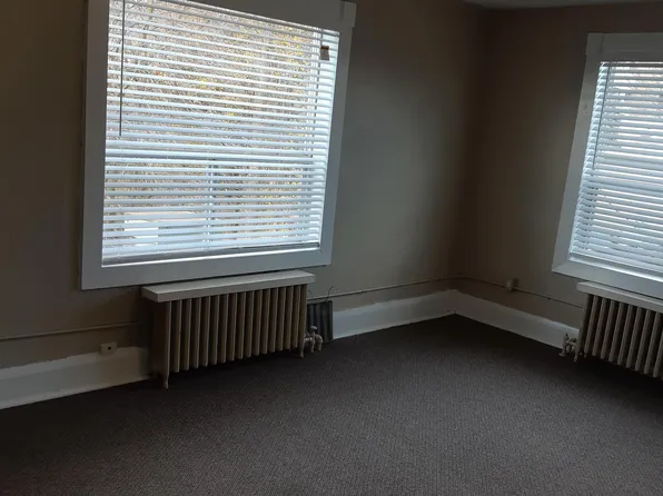 532 Simcoe St S #4, Oshawa, ON L1H 4J8