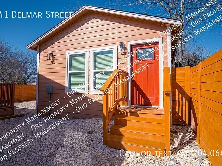 241 Delmar St — Photo 2