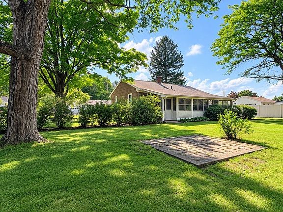 5th image of 37 Mount View Dr