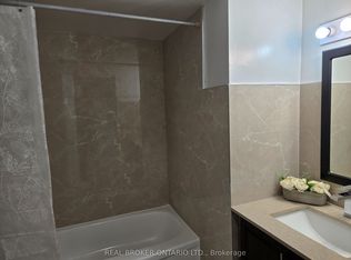 97 Nonquon Rd APT 302, Oshawa, ON
