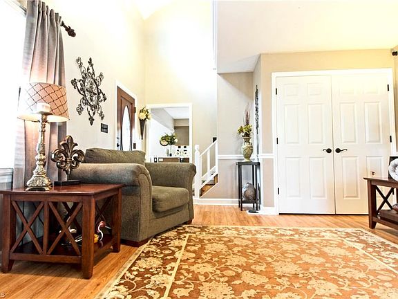 5th image of 156 Hunters Haven Dr