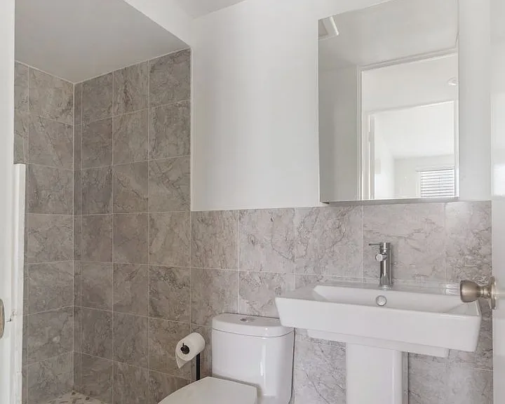 350 S Reeves Dr — Photo 23