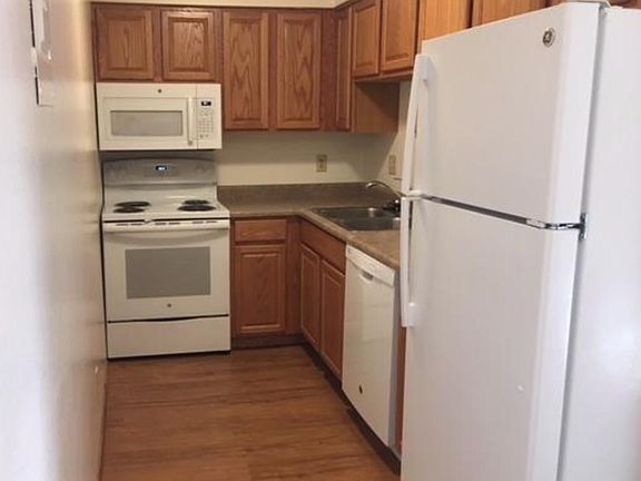 3rd image of 310 Finkbine Ln APT 12