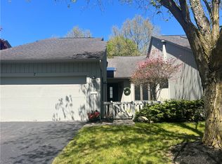 7 Hill Creek Rd, Rochester, NY 14625