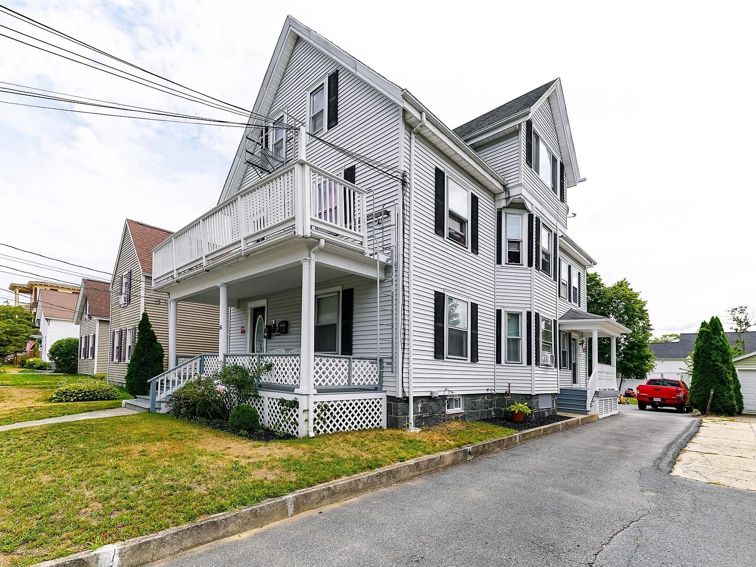 3 bed, 1000 sqft, $2,200 — Photo 1