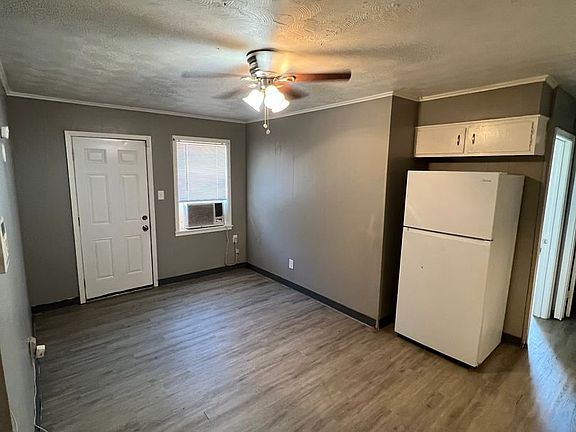 5th image of 8509 Range Ln