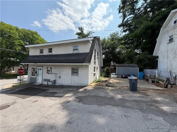 6 Pomander Walk, East Rochester, NY 14445