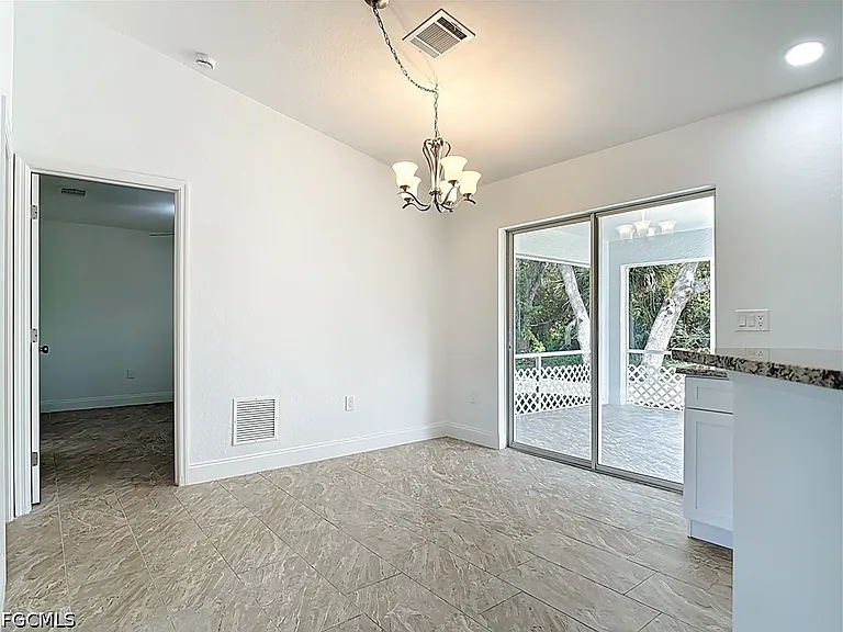 18522 Robinson Ave — Photo 9