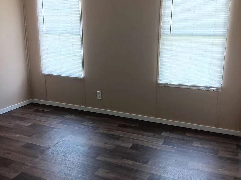 80 Christopher Cir — Photo 4