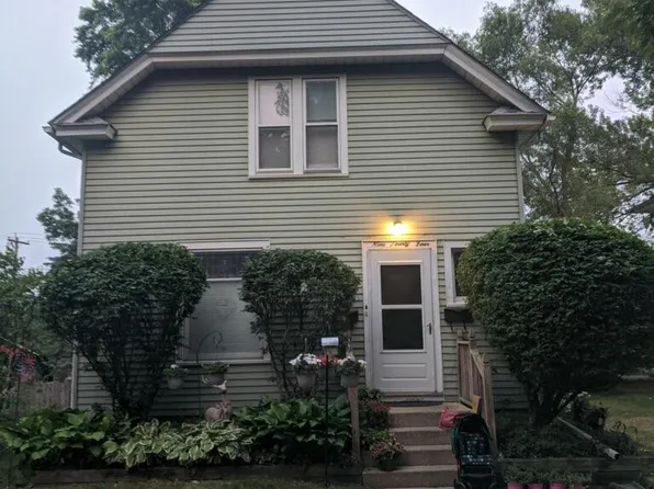 924 S 2nd St, Saint Charles, IL 60174