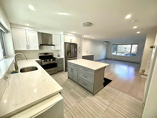 Rented by E Realty International Corp | media 9