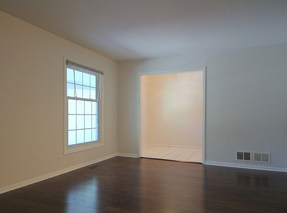 5th image of 1025 Tamarack Ln