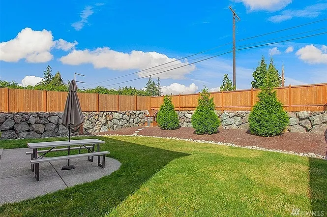 5 bed, 3016 sqft, $4,350 — Photo 4