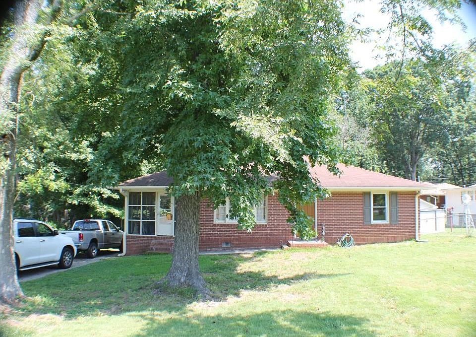 1st image of 971 Turner Dr SE