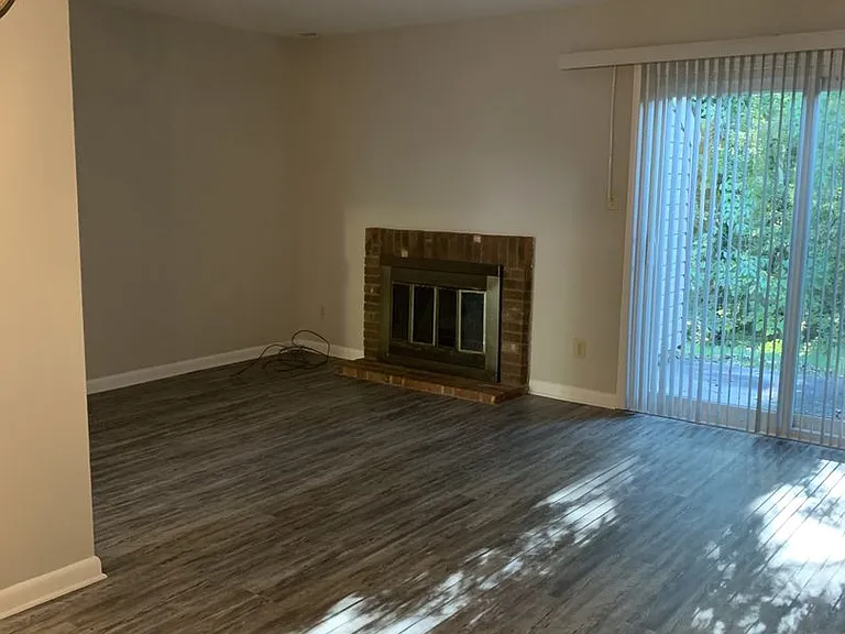 225 Village Ln #D — Photo 6