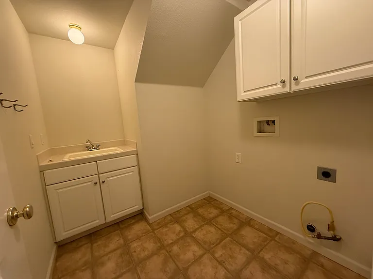 Laundry Room with hookups and Utility Sink