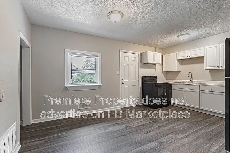4 bed, 1.5 bath, 936 sqft, $1,300 — Photo 4