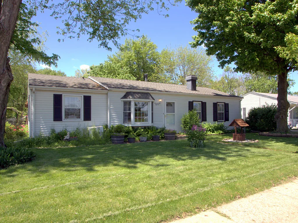 1715 S Mattis Ave photo 1