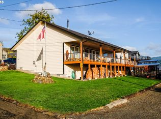 206 8th St, Garibaldi, OR 97118