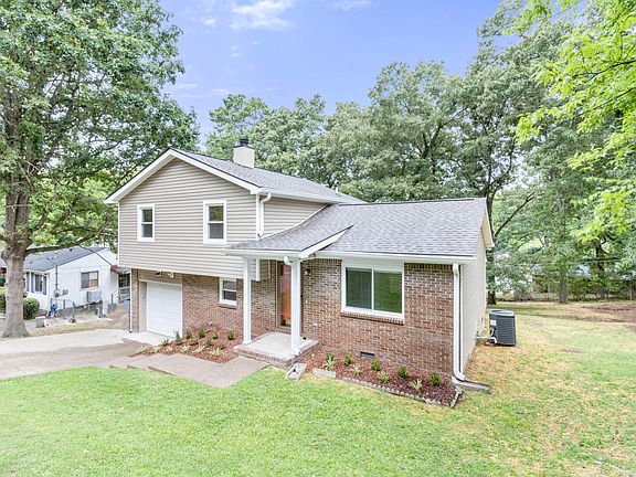 3rd image of 1905 Parkway Dr