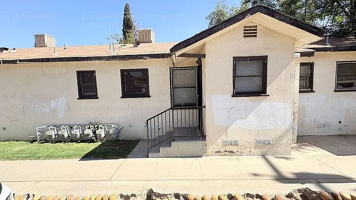2321 N Inyo St #2321 — Photo 22