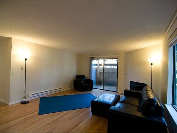 Hardwood floors in main l