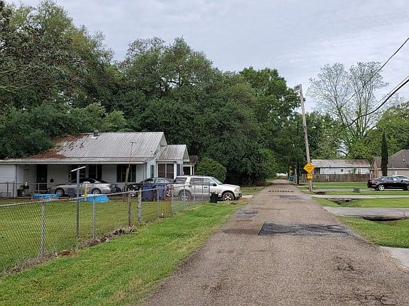 5th image of 243 Sophie St