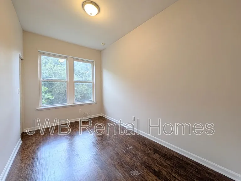 1924 Walnut St — Photo 7