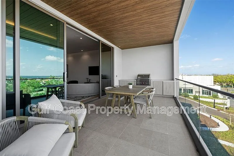 1 bed, 2.0 bath, 1556 sqft, $15,000 — Photo 4