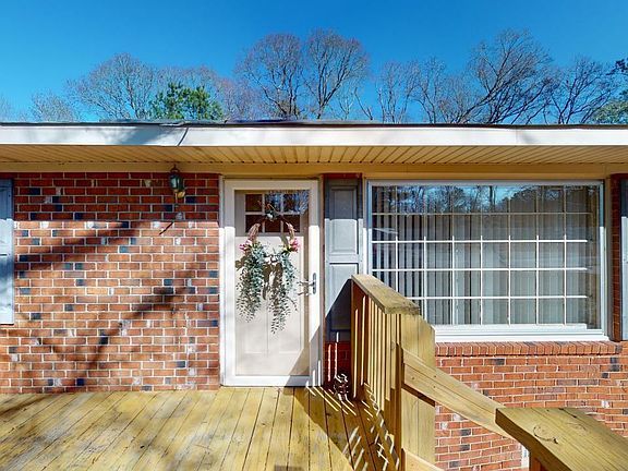 5th image of 1104 Hart Circle