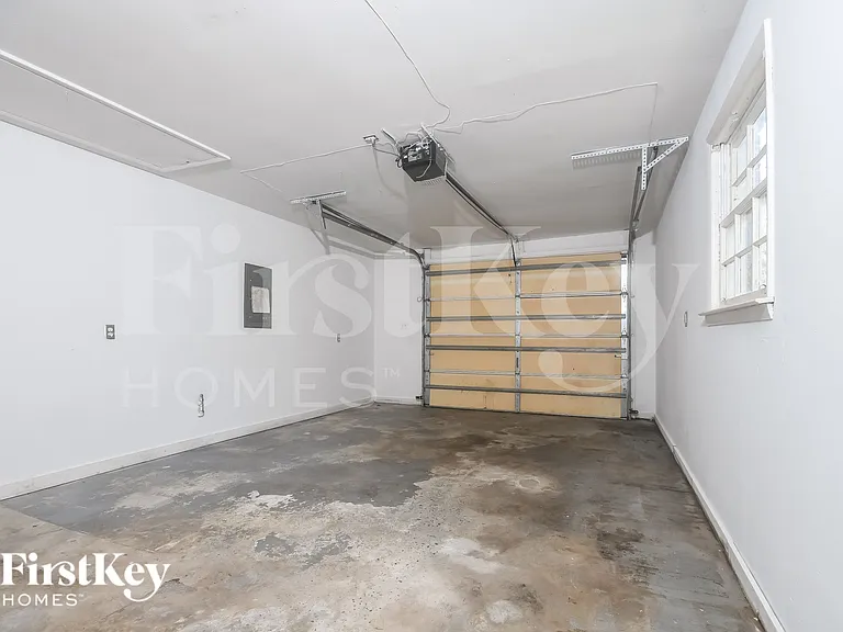 2080 Bishop Dr — Photo 14
