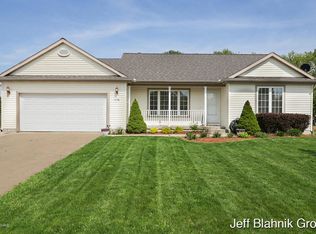 1058 Sunrise Ln NW, Grand Rapids, MI 49534