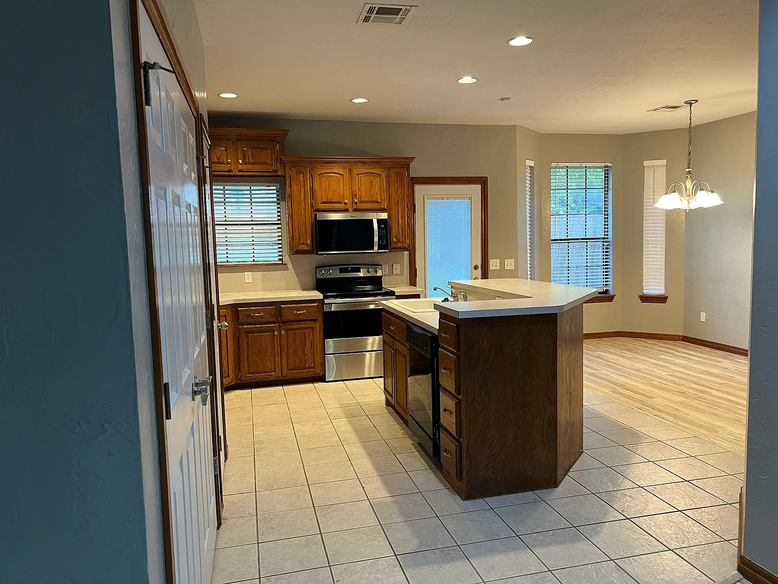 3 bed, 1558 sqft, $1,600 — Photo 2