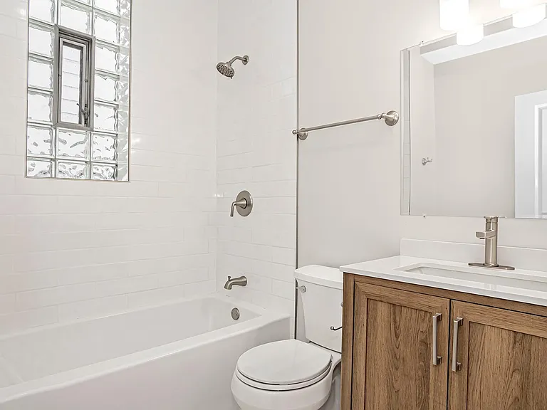 4523 N Elston Ave #1R — Photo 3