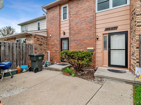 2nd image of 1337 Truman Pl