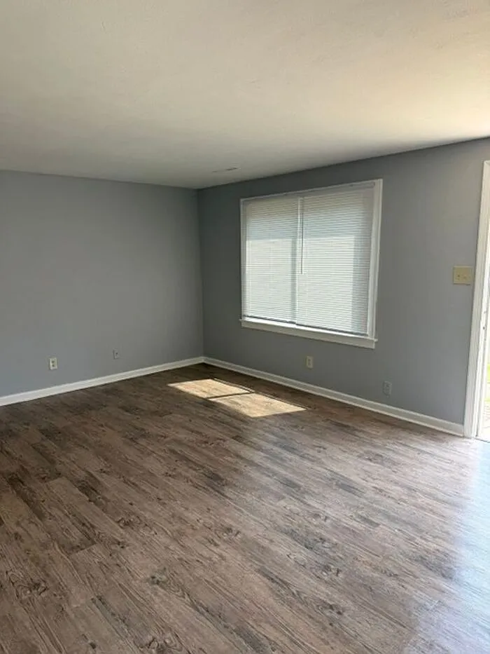 2 bed, 1.5 bath, 1050 sqft, $1,275 — Photo 4