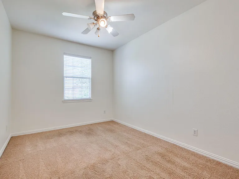 15924 Alvarado Dr — Photo 10