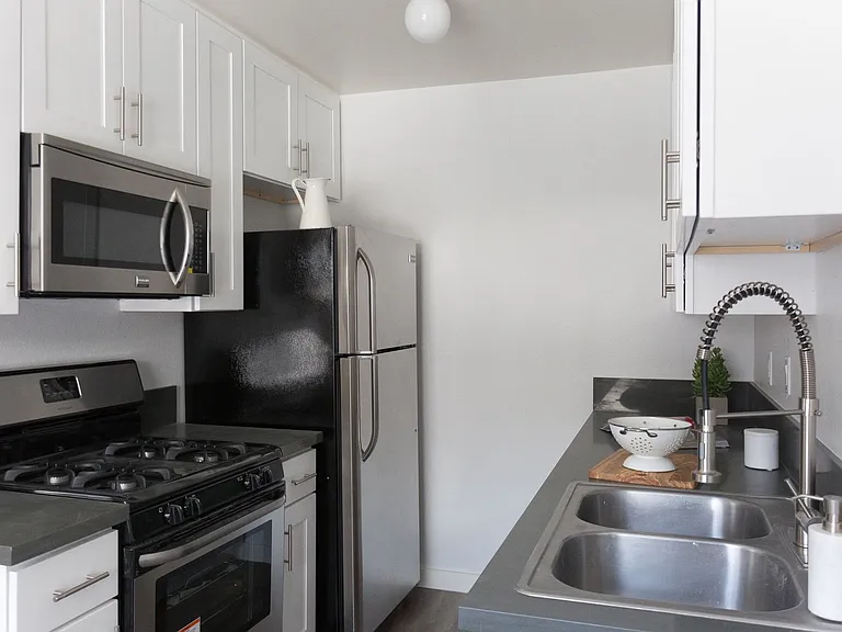 1815 E 2nd St #17 — Photo 7