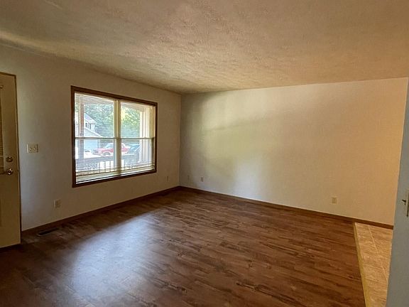 4th image of 1014 N Forest View Dr N
