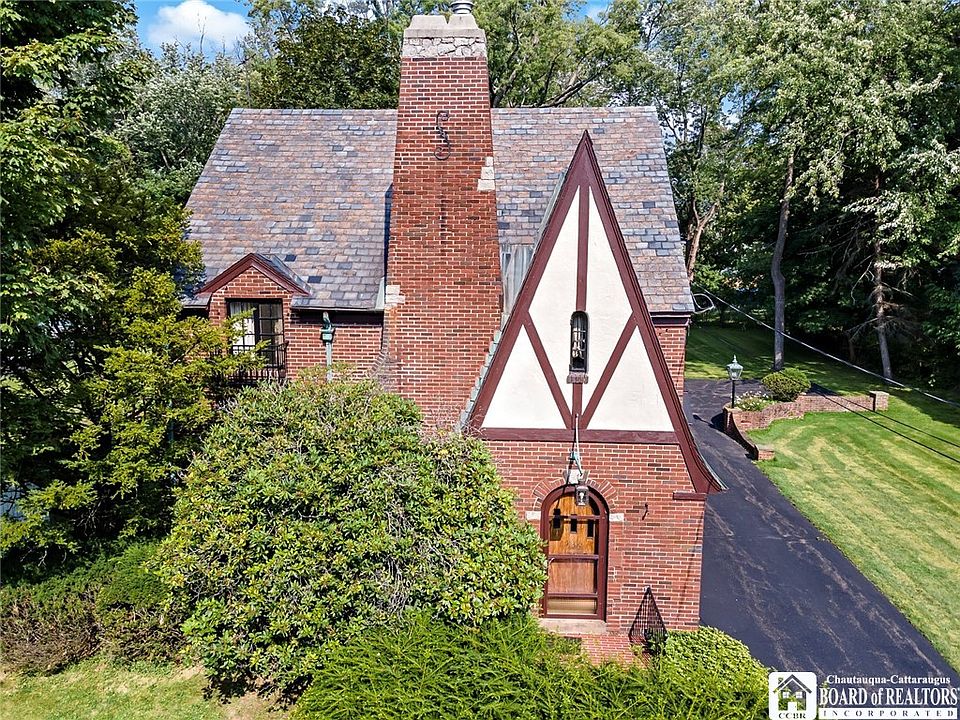 135 Central Ave, Fredonia, NY 14063 Zillow