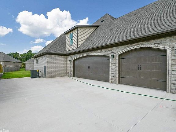 3rd image of 9700 Oak Heights Dr
