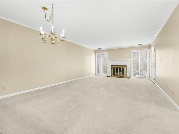 3rd image of 557 Sherwood Hills Dr