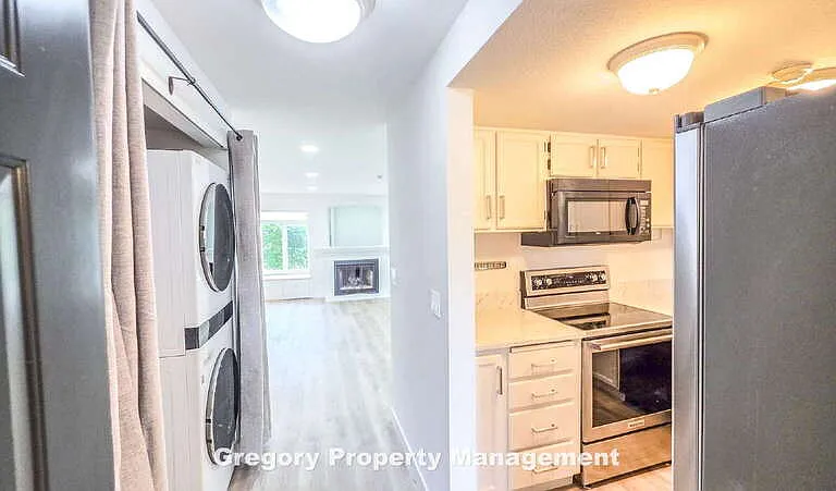15802 Leary Way — Photo 5