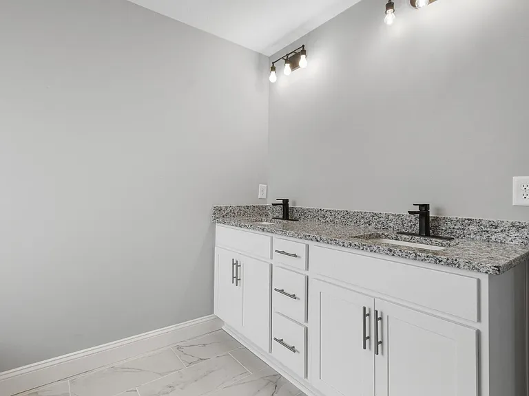 2125 Powell Rd — Photo 18