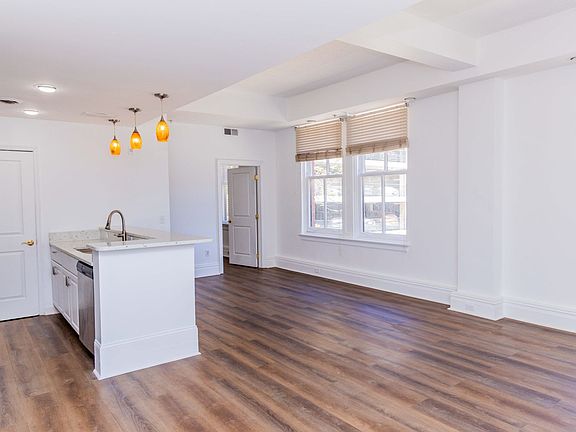 4th image of 6 N 6th St APT 3E